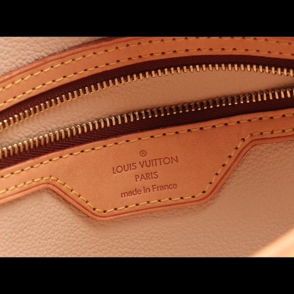 Louis Vuitton Petite Bucket Bag - Picture 13 of 15